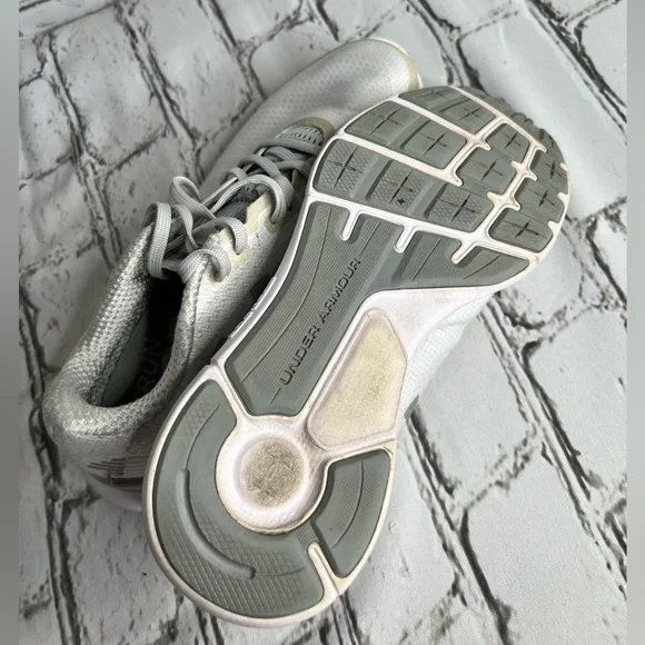 Under Armour Shoes - Picture 8 of 9